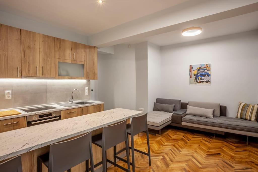 Karolou Ntil- Ground Floor Suite Thessaloníki Eksteriør billede