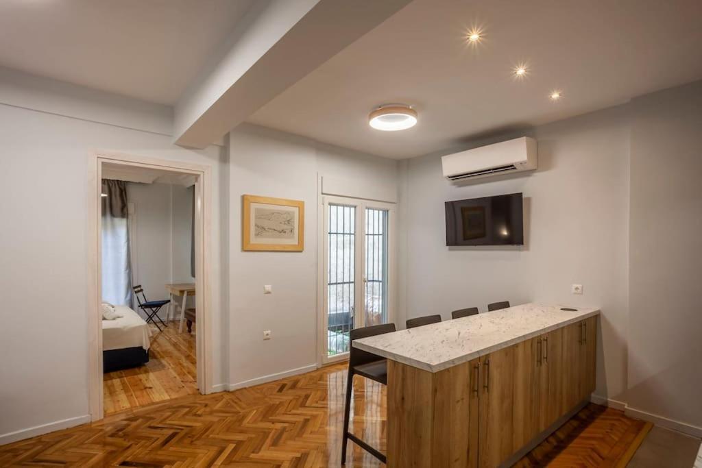 Karolou Ntil- Ground Floor Suite Thessaloníki Eksteriør billede